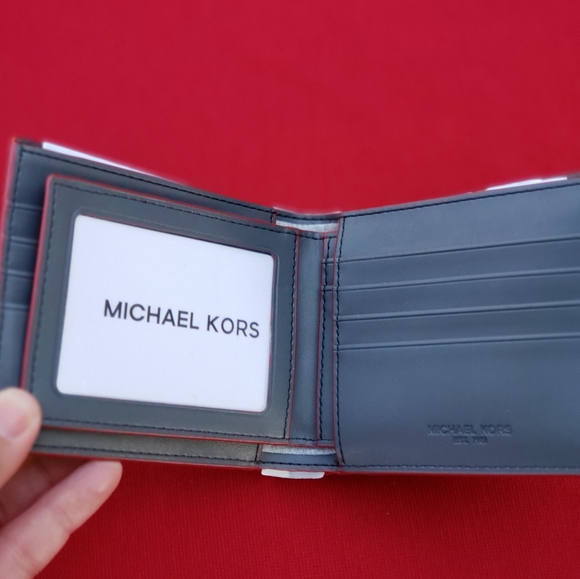 Michael Kors Mens Logo Billfold with Passcase - Picture 3 of 6